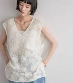 【新品未着用タグ付】ローリーズファーム　3Dレースベスト　アイボリー