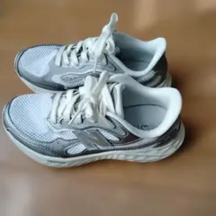 ニューバランス　New Balance フレッシュフォーム　22.5