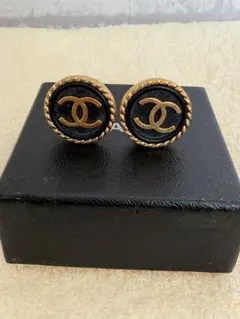 CHANEL ロゴ イヤリング ゴールド×ブラック