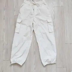 GU　ジーユー　カーゴパンツ　白のサムネイル