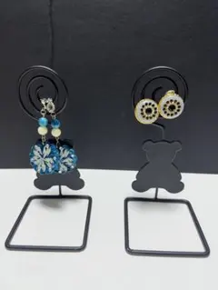 青白花模様と黒金のイヤリングセット