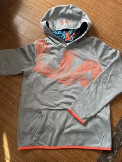 Under Armour グレーオレンジ パーカー YXL