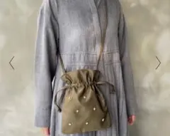 【新品　未使用】巾着スタッズショルダーバッグ&赤いプレゼント袋付き