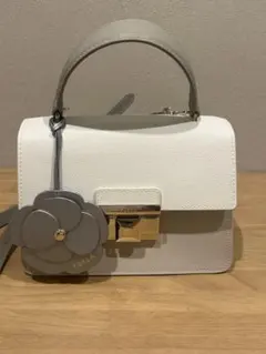 限定価格！入手困難☺︎【PRADA】AirPods Pro ケース フラワー - メルカリ