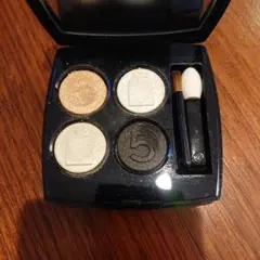 CHANEL レ キャトル オンブルNo.5