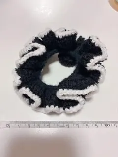 ハンドメイド シュシュ 黒×白