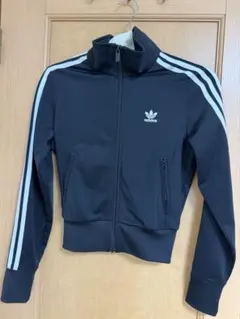 adidas クロップド　トラックジャケット