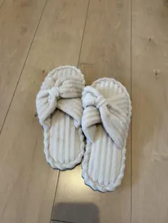 リボン付きホワイトスリッパ