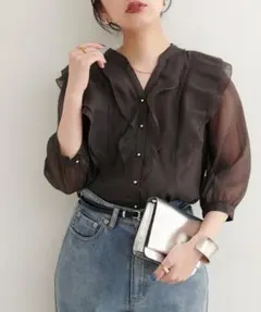 ラッフルフリルキーネック7分袖ブラウス　ブラウン　試着のみ