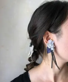 セール！m.soeur エムスール　お花のバイカラーのピアス　フラワー ピアスのサムネイル