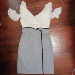 フリル付きボディコンナイトドレス