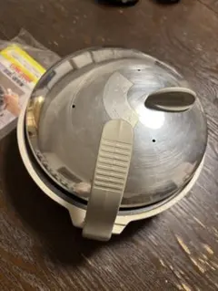 【値下げ】アサヒ軽金属 スーパー・レンジパン 蓋付き 中古のサムネイル