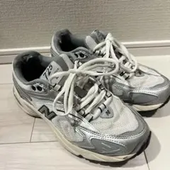 New Balance ML725 シルバーグレー スニーカー