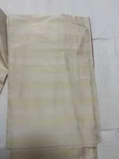 薄いベージュと黄色のストライプ着物