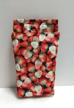 ハンドメイドバネ口メガネケース　摘みたてイチゴ