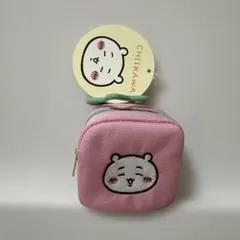ちいかわ　カラビナつき刺繍スクエアミニポーチ