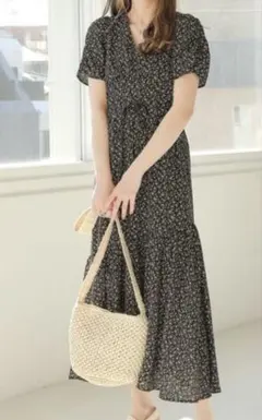 ヘザー　小花柄　裾ティアード　ロングワンピース　黒　定価：7,260円