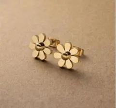 Cream dot サージカルステンレス フラワーモチーフ ピアス ゴールド