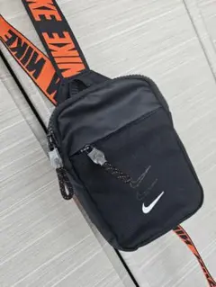【極美品】NIKE ナイキ ショルダーバッグ ミニボディバッグ オレンジロゴ
