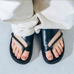 ブラック サンダル シンプル モダン おしゃれ トングサンダル 韓国 大きめ 黒のサムネイル