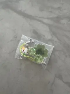 サンリオ　シークレットクローバーストラップ　マシュマロみたいなふわふわにゃんこ