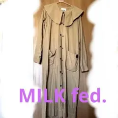 MILKFED. ベージュ ビッグカラーワンピース風トレンチコート　スリット入り