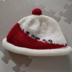 赤と白のポンポン付きニット帽 (子供用)