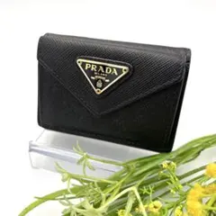 美品　プラダ　3つ折り財布　三角ロゴ　サフィアーノレザー　黒