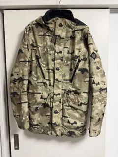 超美品　バートン　スノボーウェア　カモ　Ｌサイズ 1度だけタウンユースで着用