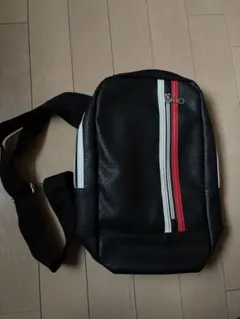 ブラックショルダーバッグ ストライプデザイン