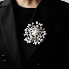 パール＆クリスタル調　フラワーブローチ　パーティー　結婚式　演奏会　コサージュ