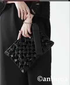 【完売品】アンティカ エンボス加工　クラッチバッグ