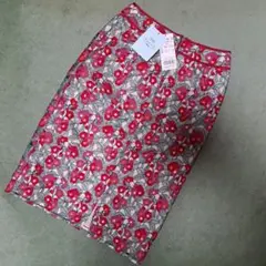 【本日まで】新品　TOCCA タイトスカート 花柄のサムネイル