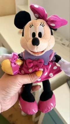 新品 ミニー　ぬいぐるみバッジ　トゥーンタウン　水玉　ドット ピンク