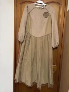 スーパービューティー新品 エンボス加工素材と異素材切替のバルーン袖ワンピース44