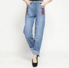 Desigual デニムパンツ ボタンフライ 24インチ 刺繍 ローズのサムネイル