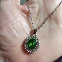 人工ペリドットオーバル型ストーンレディースペンダントネックレス