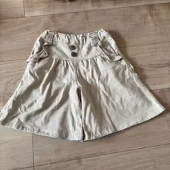 ベージュ ボタン付き ハーフパンツ