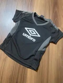 umbro Vネックシャツ 黒/グレー　110㎝