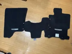 ヤリスクロス URBANO フロアマット ブラック A1BJ - メルカリ