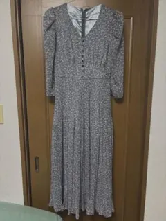 リランドチュール 花柄長袖フレアワンピース