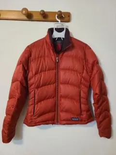 赤 ダウンジャケット