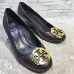 Tory Burch 22cm パンプス 茶 レザー ロゴ金具 5Mのサムネイル