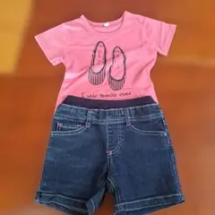 ピンクTシャツとデニムショートパンツセット