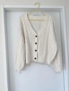 アイボリー ケーブルニットカーディガン