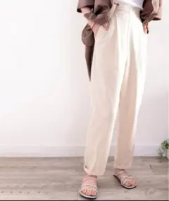 クラシカルエルフ　タック入りテーパードパンツ　Ｍ（未使用）