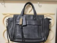 COACHブラックレザー ショルダーバッグ 外ポケット付き