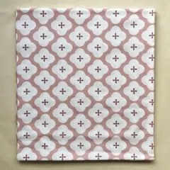 【新品未使用】花柄(幾何学模様) オックス生地 ピンク 115cm×100cm