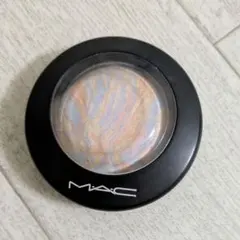 Item thumbnail for item 3e929573-5cf3-4299-a2a7-f7016d91252a