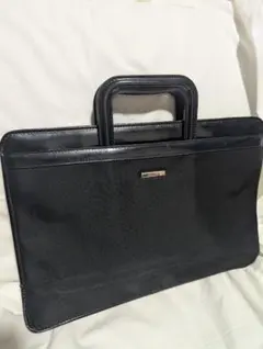 極美品　人気　GUCCI ビジネスバッグ ブラックのサムネイル